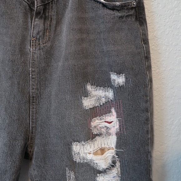 VINTAGE 90'S PATCHED AND EMBROIDERED SHORTS-SIZE L - Picture 4 of 7